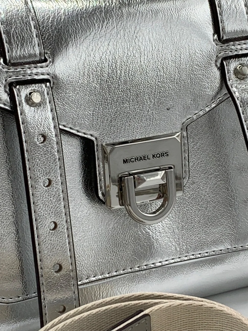 Michael Kors Manhattan Medium Patent Faux Leather Satchel in Black - Picture 2 of 13